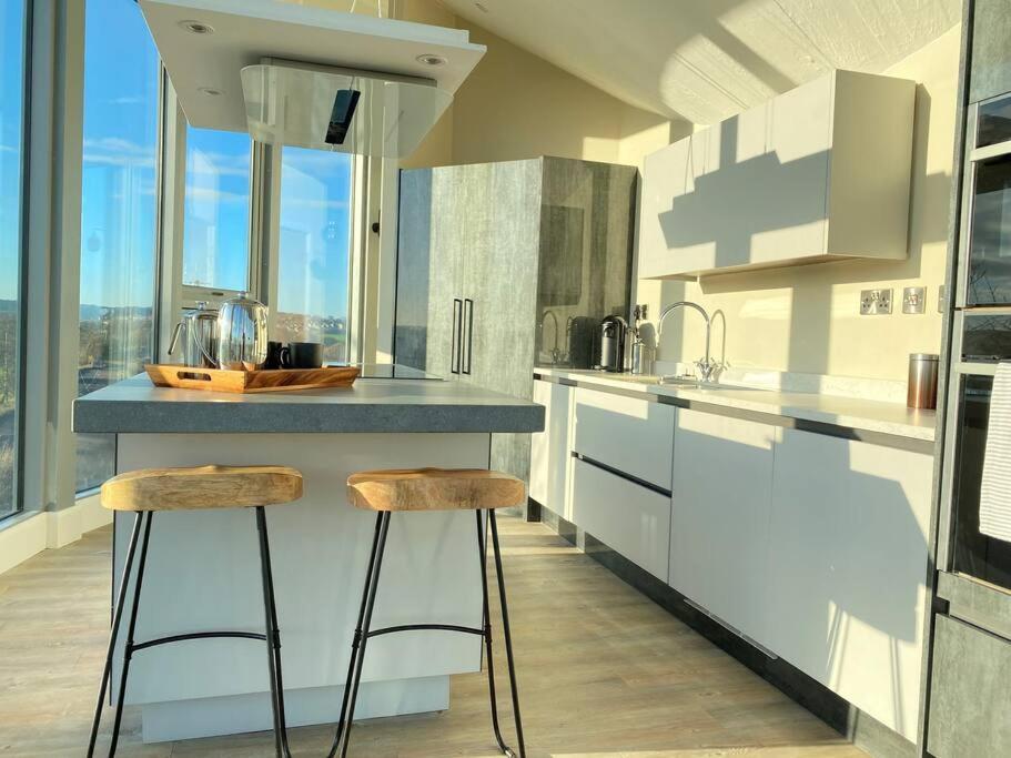 Luxury Converted Water Tower In Flockton Villa Emley Exterior photo